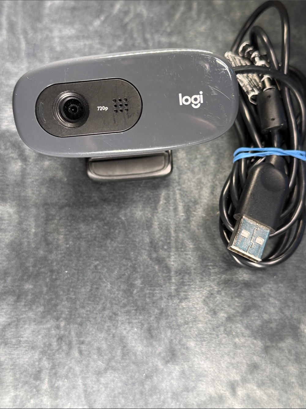 Logitech 720p USB Webcam in Dark Gray and Black (with free mouse)